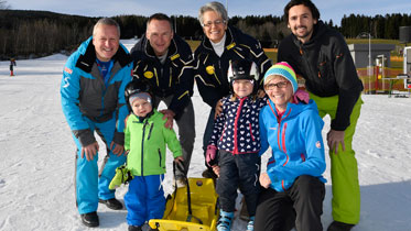 NÖSV-Präsident Wolfgang Labenbacher, Projektleiter Toni Pfeffer, Sportlandesrätin Petra Bohuslav, Karl Morgenbesser mit Teilnehmern